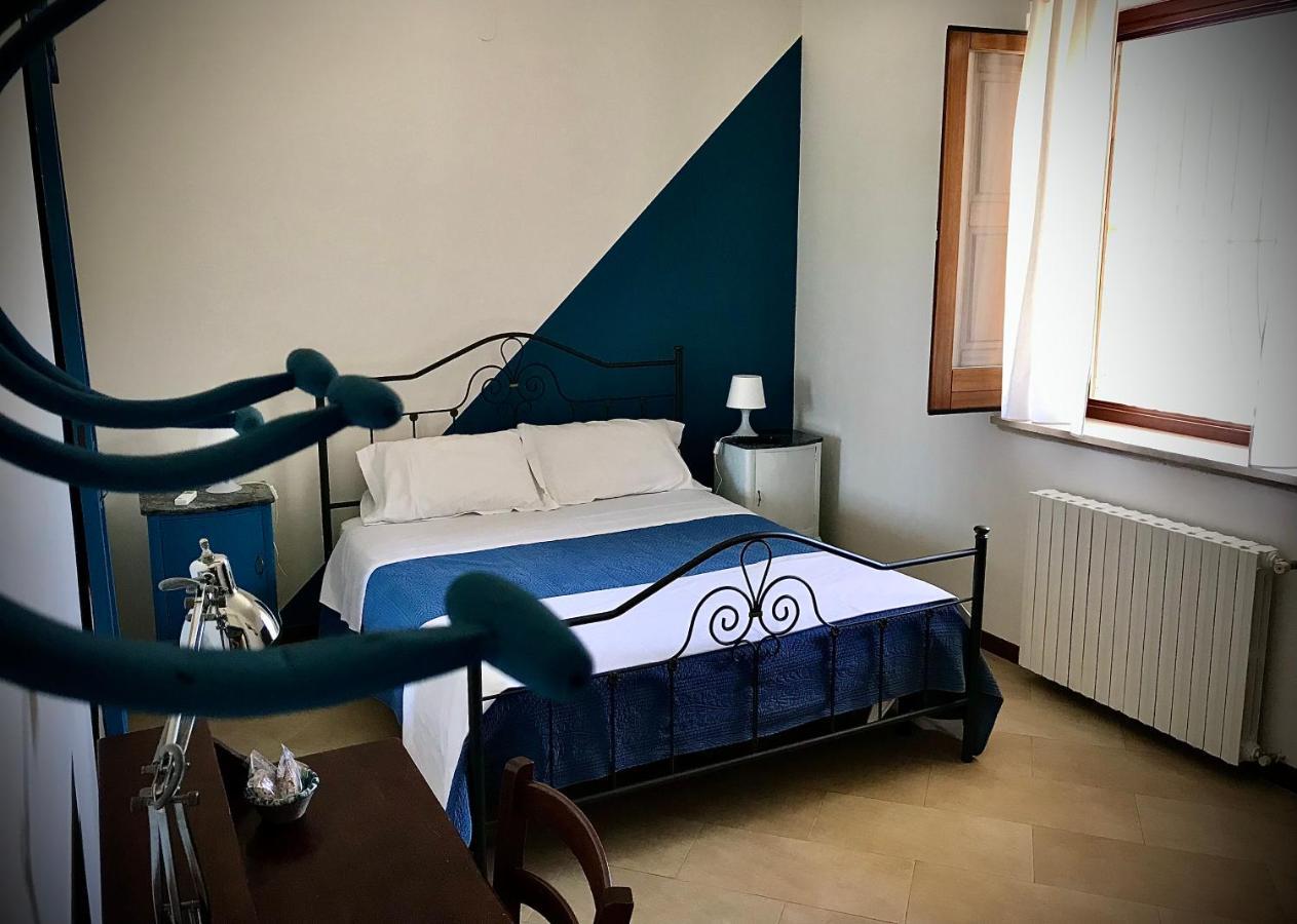 B&B La Roverella เปียซซา อาร์เมรีนา ภายนอก รูปภาพ